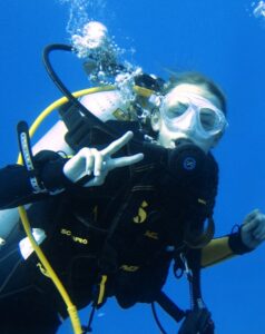 17243418990491059473854111-238×300